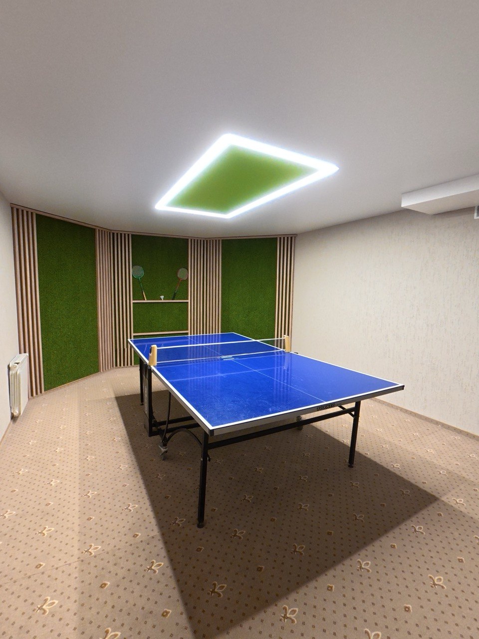 Настольный теннис в зоне отдыха