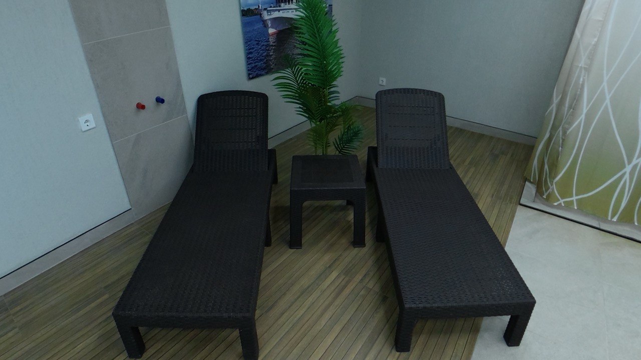 Общий вид бассейна и зоны отдыха